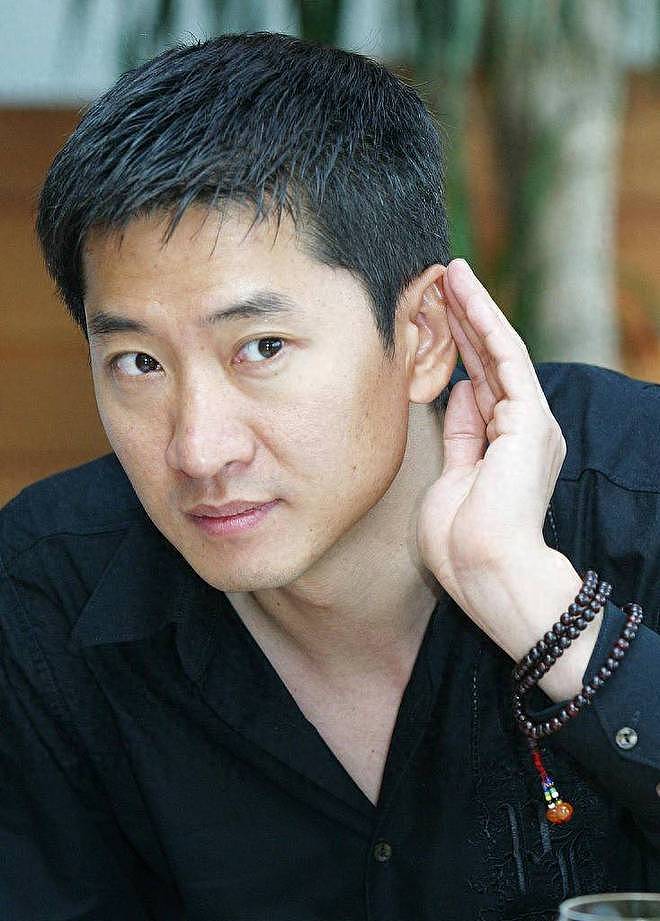 拍戏强硬舌吻、肇事逃逸、动手打人,周杰的标签到底哪些是真的?(组图) - 10