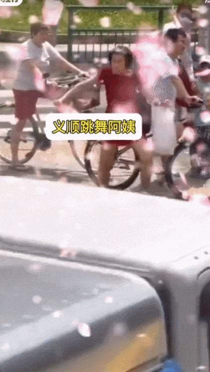 新加坡，东南亚人自己的佛罗里达州！地铁晾衣服、内裤占座、大街上裸奔...（组图） - 14