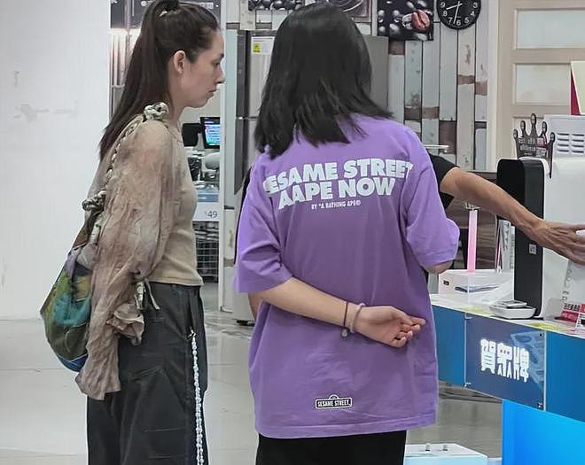 41岁郭碧婷近照曝光！独自带孩子出街面容憔悴，嫁入豪门照样受累（组图） - 4