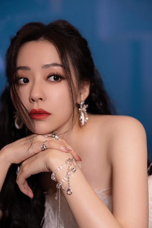 钱再多有什么用?41岁张靓颖的现状,给所有中年女性提了个醒(组图) - 3
