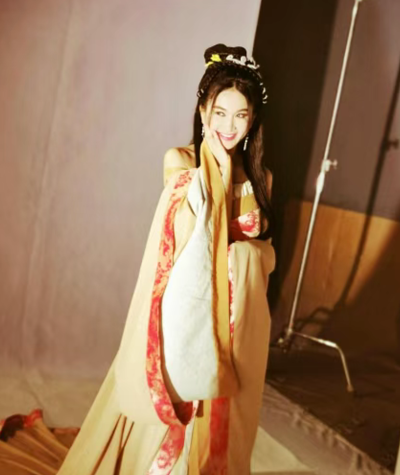 【美女】59岁温碧霞身材紧致如初，从妲己到女神，用自律诠释“不老传说”，网友：她把老公熬成了“爹”（组图） - 2