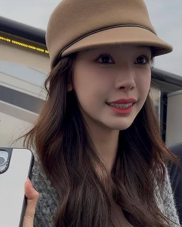 易梦玲新戏路透照曝光,这大长腿又白又直,难怪胡彦斌迷得团团转(组图) - 1