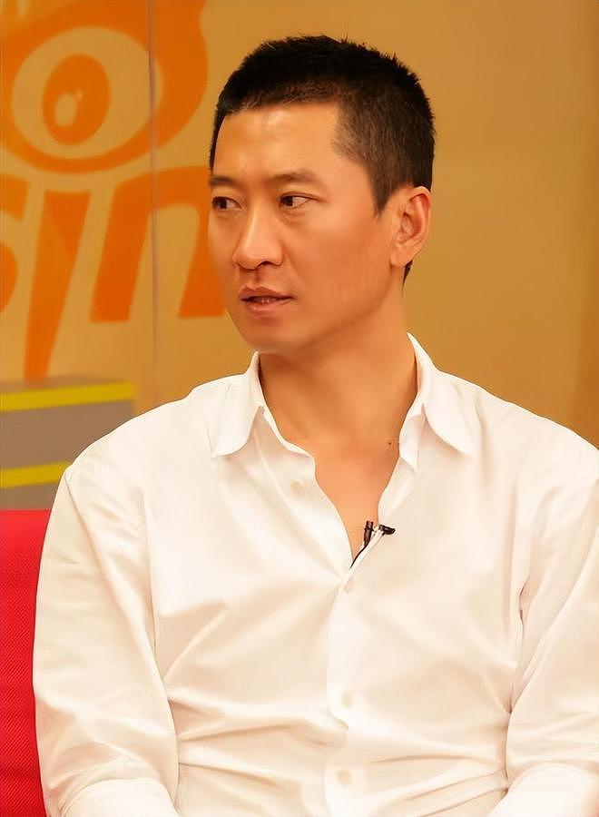 拍戏强硬舌吻、肇事逃逸、动手打人,周杰的标签到底哪些是真的?(组图) - 17