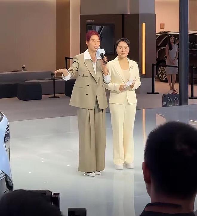 53岁蔡少芬为钱累脱相,化妆时直呼又困又累,15岁就开始为母还债(组图) - 2