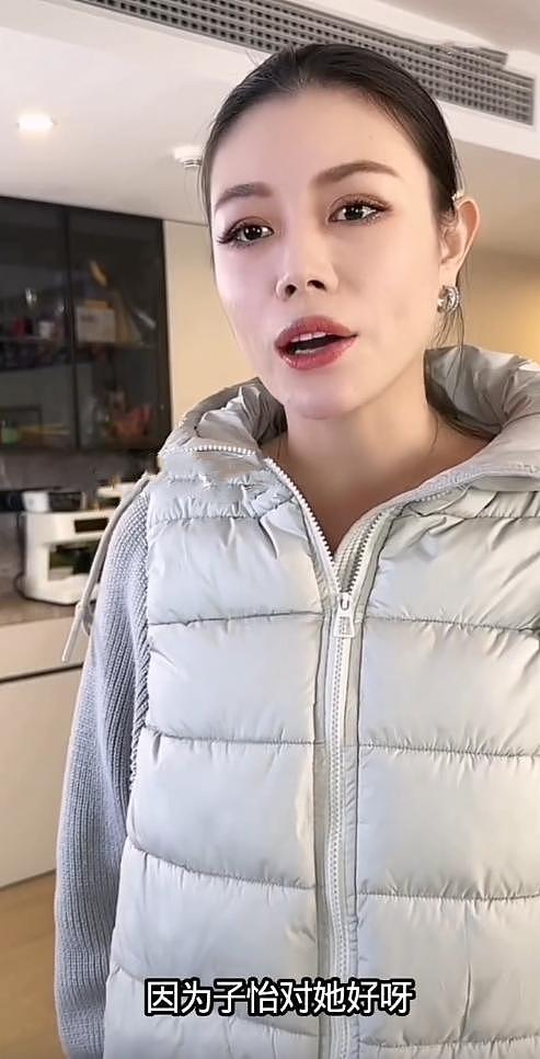 小苹果晒与男友海边搂腰合影,官宣恋情,网友:汪峰要当岳父了(组图) - 7