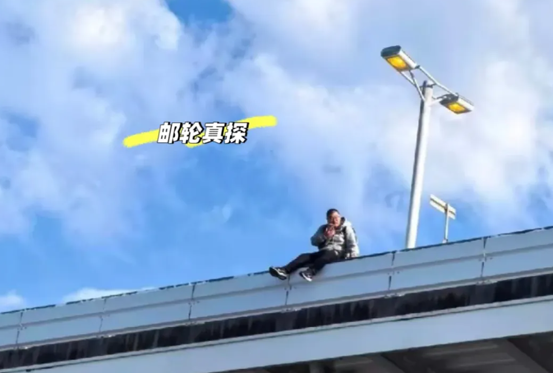 20多岁中国游客在日本机场坠亡！母亲目睹全程， 当场崩溃…（组图） - 3