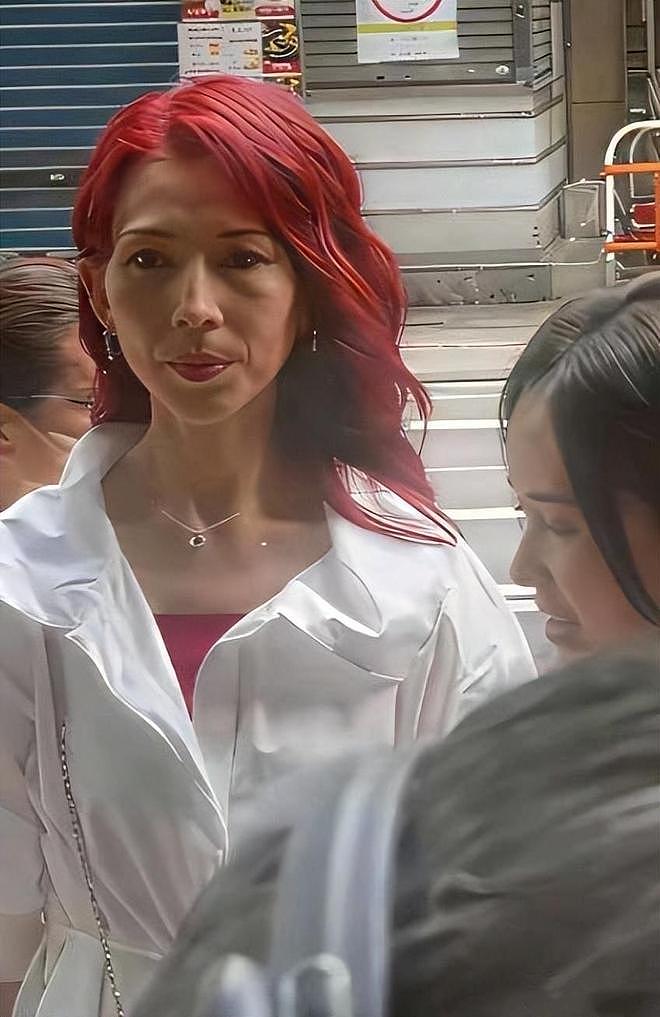 落地凤凰不如鸡？52岁蔡少芬为钱奔波瘦脱相，被王晶嘲讽不上进（组图） - 5