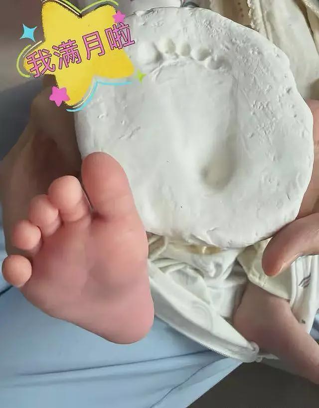方媛和卢靖姗同晒出月子照,一个素颜显潦草,一个精致到头发丝(组图) - 9