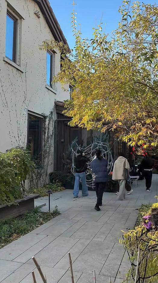 梅婷晒北京2层别墅儿女出镜，对公婆的称呼显客气，公公偏爱孙女（组图） - 2