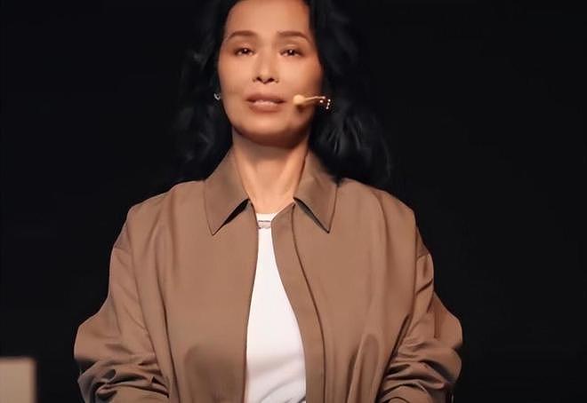 62岁韦唯现状：脊柱断裂已恢复，前夫已死，两个混血儿子回国相伴（组图） - 14