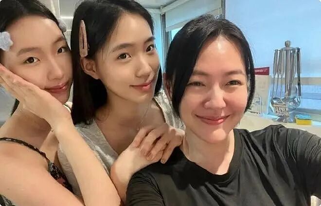 吴佩慈晒大S生前朋友圈，背景图和微信头像都是儿女，签名一语成谶（组图） - 5