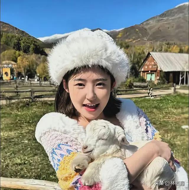 黄一鸣直播时男友陪在身边，幸福感爆棚，夸赞男友，内涵王思聪（组图） - 19