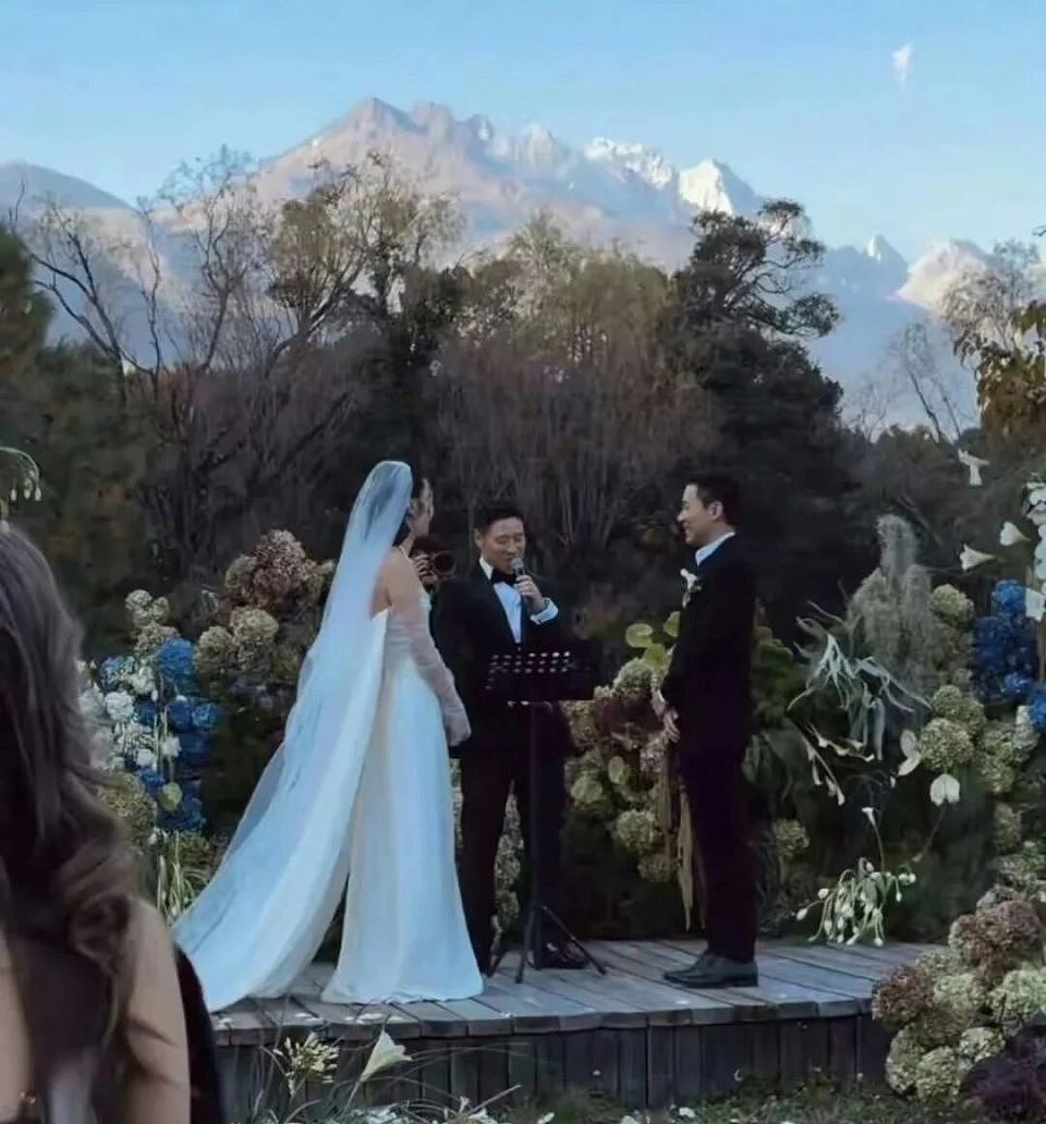 霍启仁首度回应在玉龙雪山举办婚礼：和太太都想要在户外举行，筹备了整整一年（组图） - 3