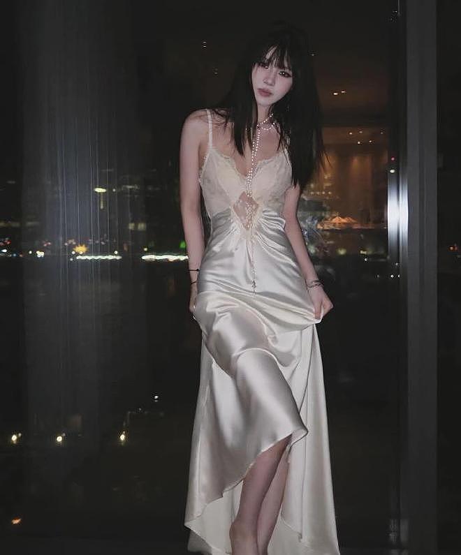 小苹果晒与男友海边搂腰合影,官宣恋情,网友:汪峰要当岳父了(组图) - 9