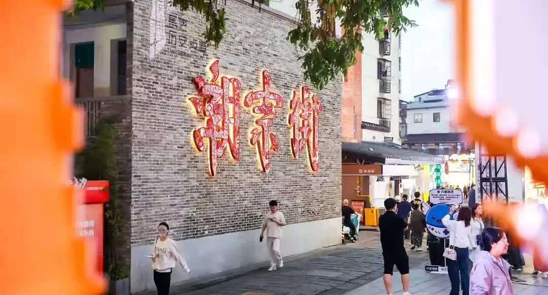 长沙火爆的网红街区里,两个女大学生之死(组图) - 6