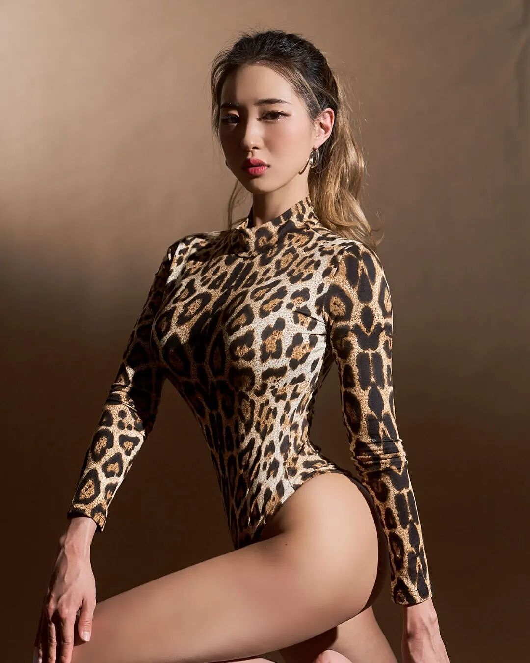 【美女】韩国洪恩菲:健身圈爆红的曲线女神(组图) - 6