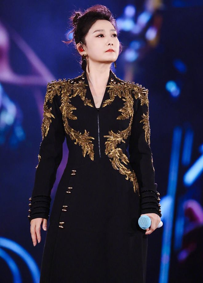 玲花带总裁老公回老家,俩人很有夫妻相,女儿露面一家三口很幸福(组图) - 5