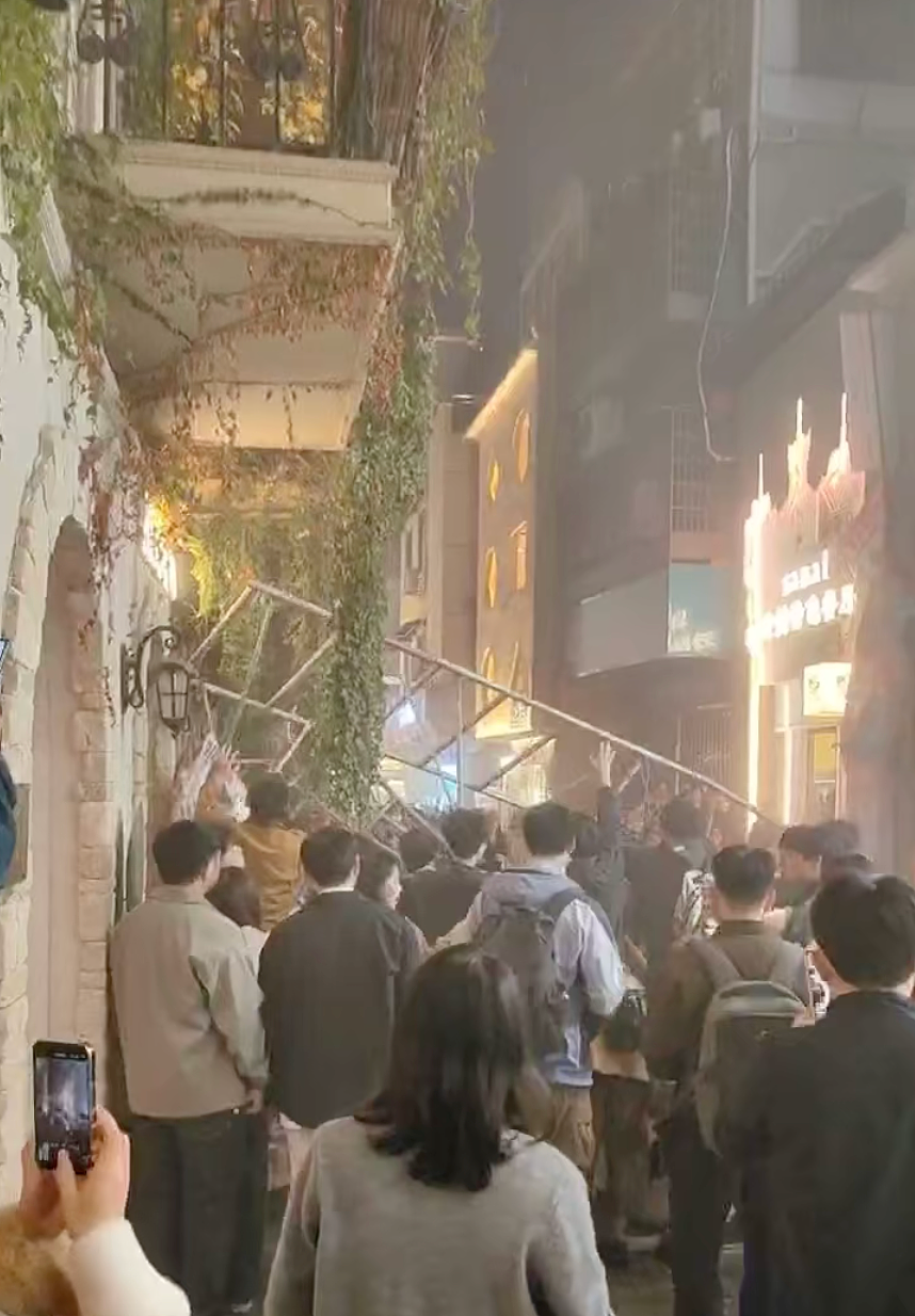 长沙火爆的网红街区里,两个女大学生之死(组图) - 2