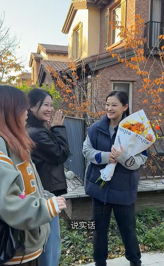 梅婷晒北京2层别墅儿女出镜，对公婆的称呼显客气，公公偏爱孙女（组图） - 1