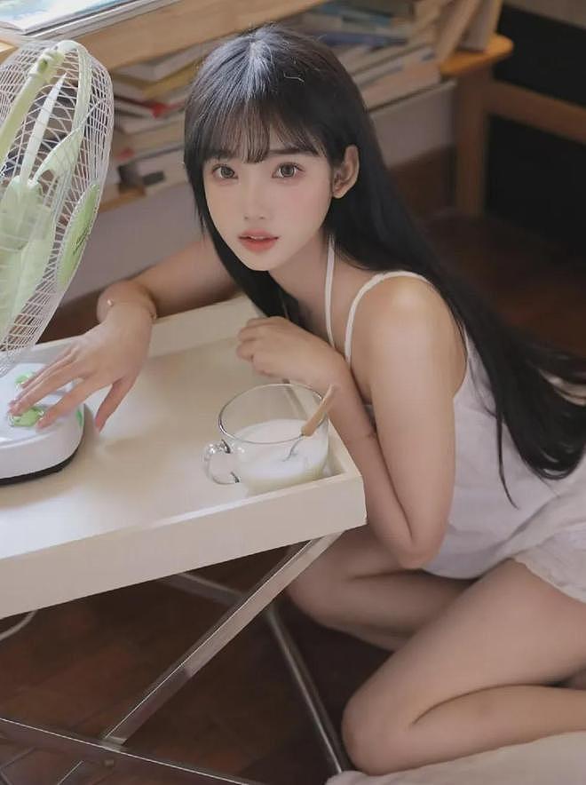 林俊杰跟七七又被偶遇了!贴心帮女友提包,曝女方父亲是经济犯(组图) - 16