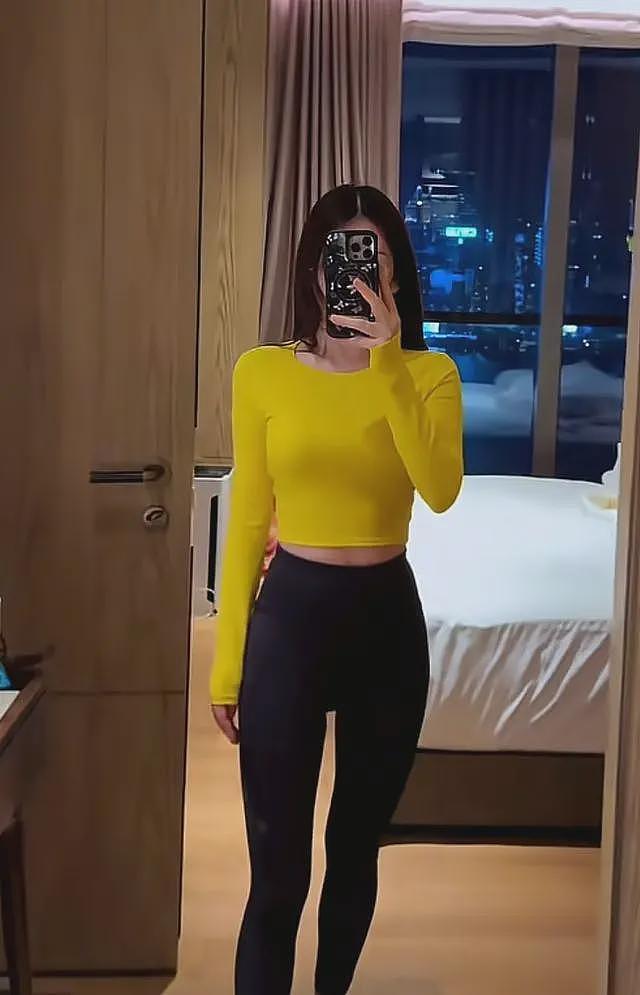 郭富城三胎女儿满月，一家五口在家庆祝，方媛出月子身材更丰腴了（组图） - 10