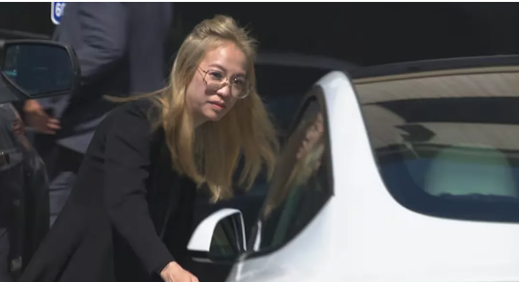加拿大华裔女调酒师被判18个月!竟帮卧底警察洗钱50万…(组图) - 2