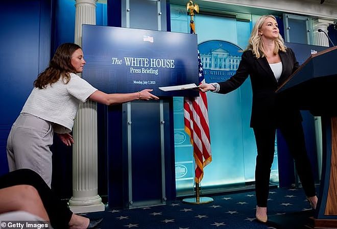 特朗普28岁女发言人谈在白宫生活，“就像在玩打地鼠游戏”（组图） - 3