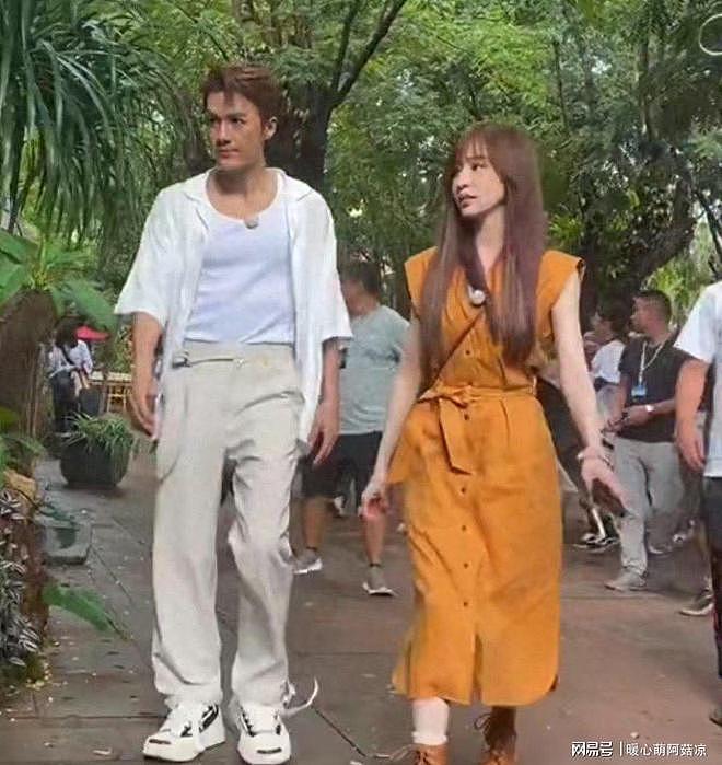 王心凌吴克群多次同框，穿情侣装约会，网友：朋友变爱人很正常（组图） - 1