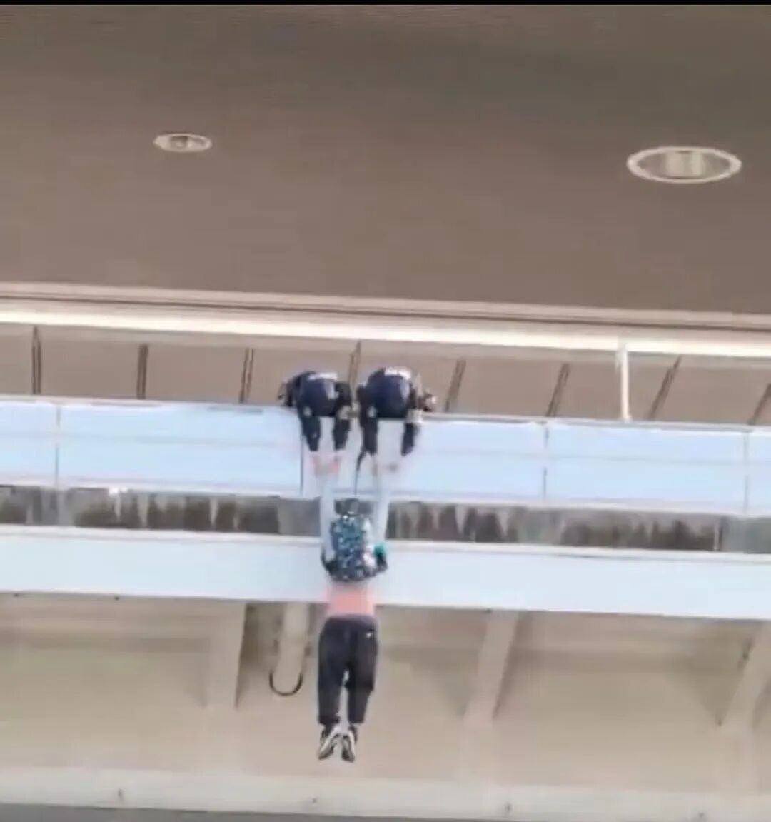 中国男游客在日本机场坠亡!与父母一同赴日旅游发生悲剧...(组图) - 2
