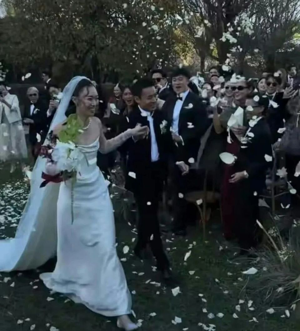霍启仁首度回应在玉龙雪山举办婚礼：和太太都想要在户外举行，筹备了整整一年（组图） - 4
