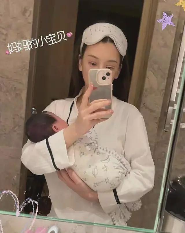 方媛和卢靖姗同晒出月子照,一个素颜显潦草,一个精致到头发丝(组图) - 3