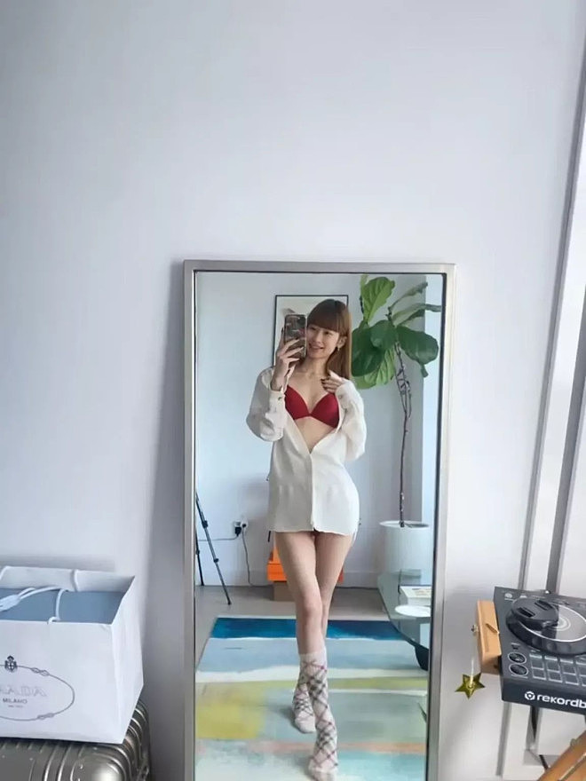 肉偿抵餐费?“穿Prada的恶魔台女“要被赶出豪宅了(组图) - 3