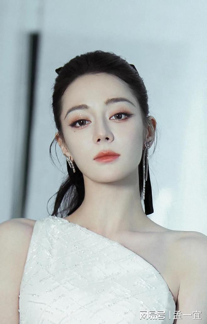 热度扛不动演技空心化？迪丽热巴“扛剧女王”人设崩于表演失语（组图） - 2