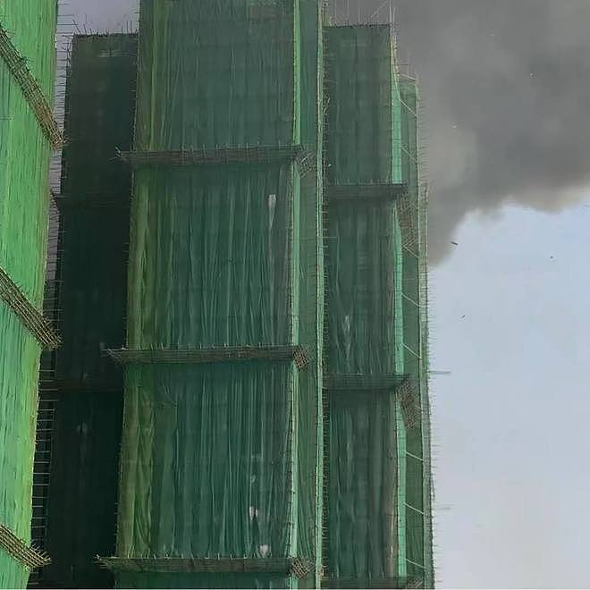 火袭香港宏福苑：起火高楼处于“全包围”施工状态一年多（组图） - 3