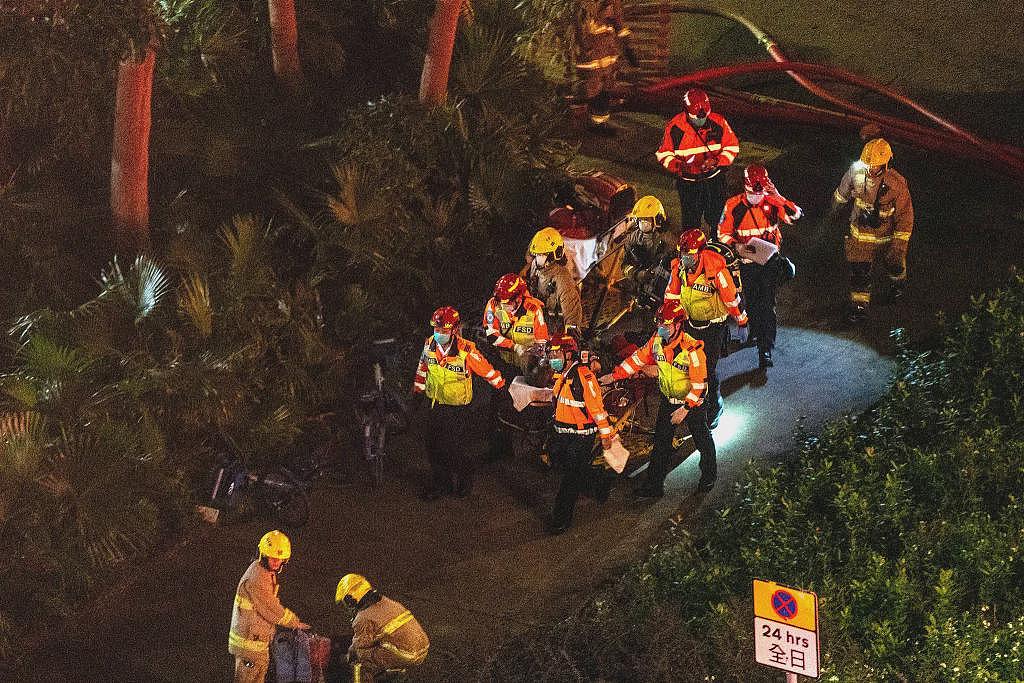 香港火灾已致44人遇难：一栋蔓延至七栋，预计救援将持续至黄昏（组图） - 6
