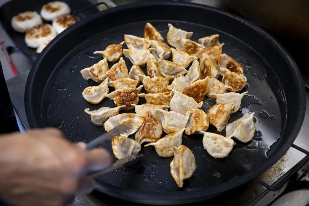 一周包30万只！这一中国美食占领新西兰，华人工厂悄悄做大（组图） - 20
