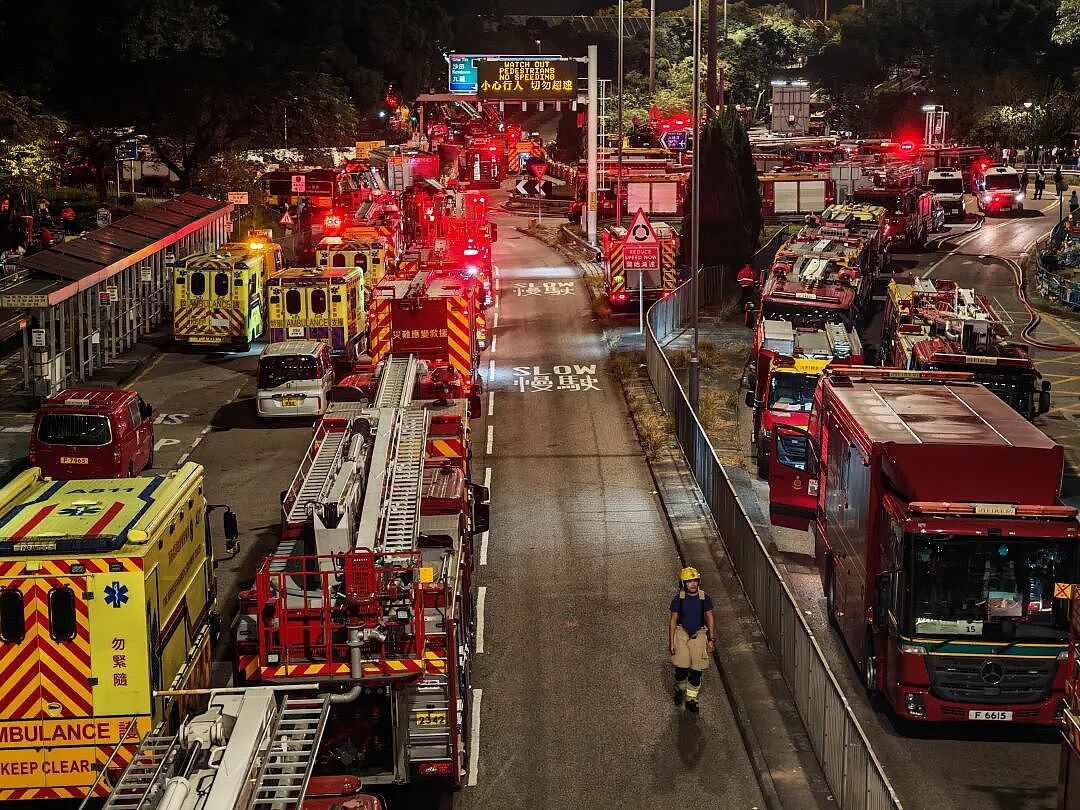 香港大埔火灾已造成44人遇难!警方:不排除发泡胶是火势迅速蔓延原因;大埔区多所学校停课,临时庇护中心开放(组图) - 3