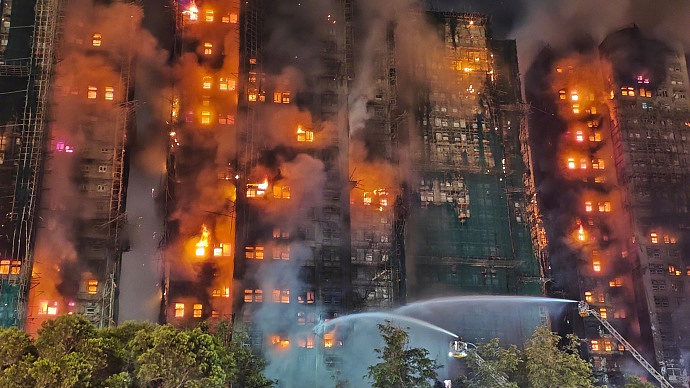 惨烈!香港大埔罕见五级大火,多幢大厦陷火海:至少36人遇难、279人失联(组图) - 4