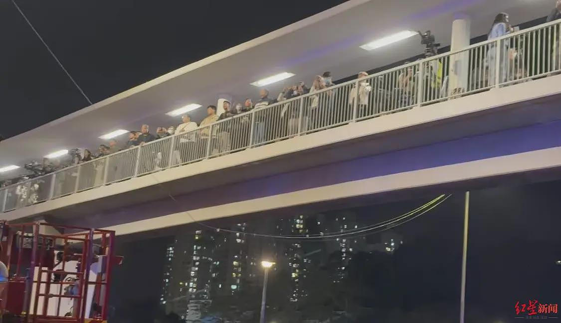 实探香港大火现场:警员称第一次遇到这么大火(组图) - 3