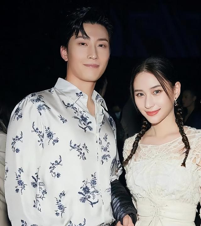 官媒发文，34岁何超莲再破天花板，让窦骁和整个豪门圈“沉默”了（组图） - 9