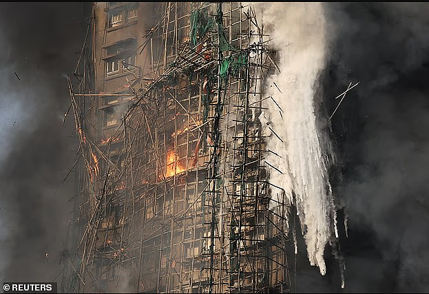 惨烈!香港大埔罕见五级大火,多幢大厦陷火海:至少36人遇难、279人失联(组图) - 28