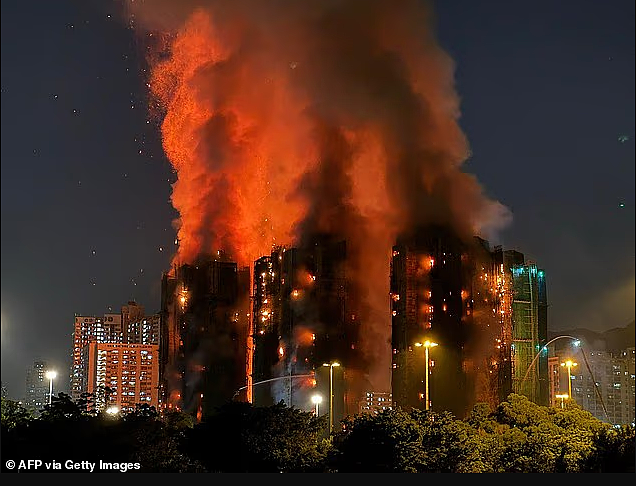 惨烈!香港大埔罕见五级大火,多幢大厦陷火海:至少36人遇难、279人失联(组图) - 13