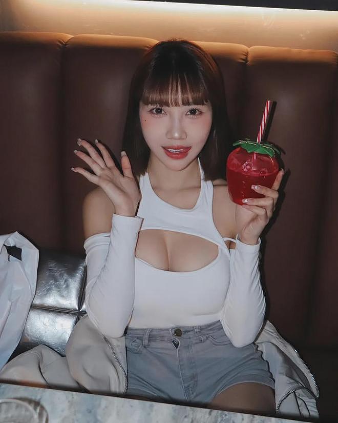 【美女】她号称台湾“赤木晴子”，凹凸有致，美艳动人，这身材简直绝了！（组图） - 14