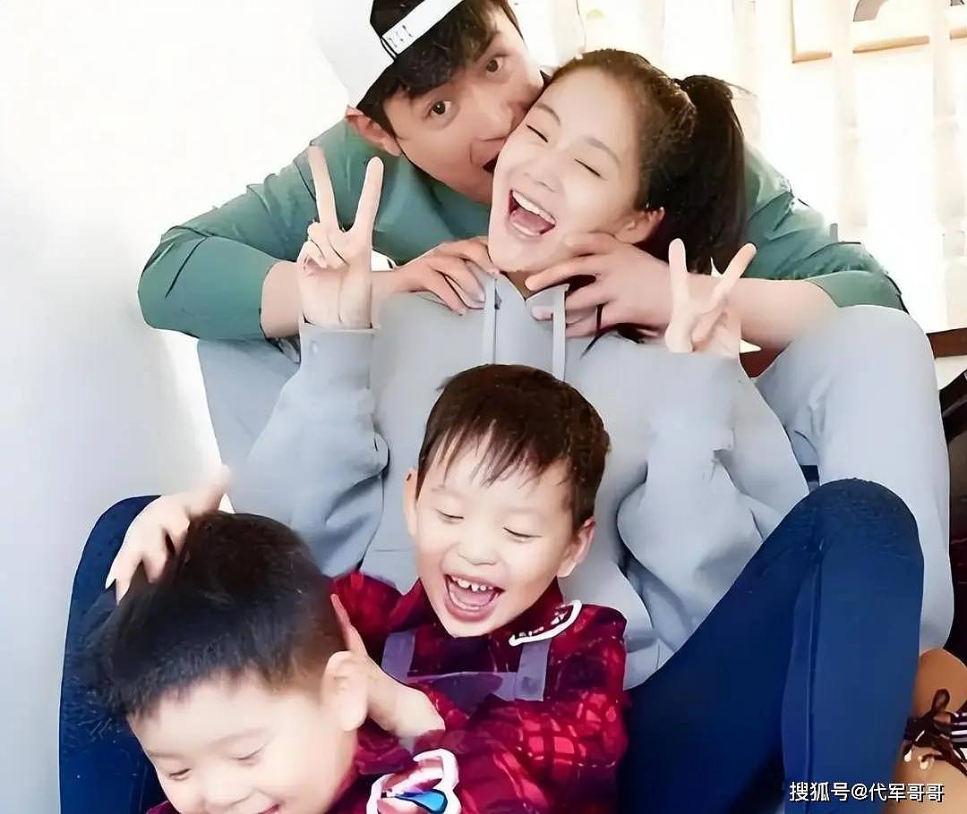 她因丈夫长得太帅倒追5年，生下双胞胎，如今怎样？（组图） - 10