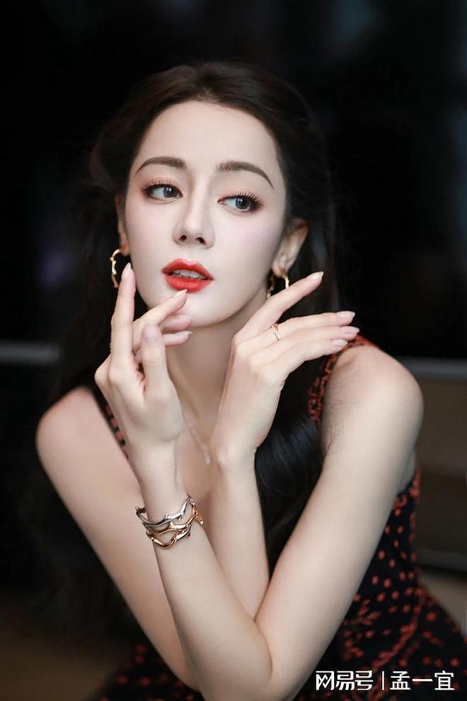 热度扛不动演技空心化？迪丽热巴“扛剧女王”人设崩于表演失语（组图） - 1