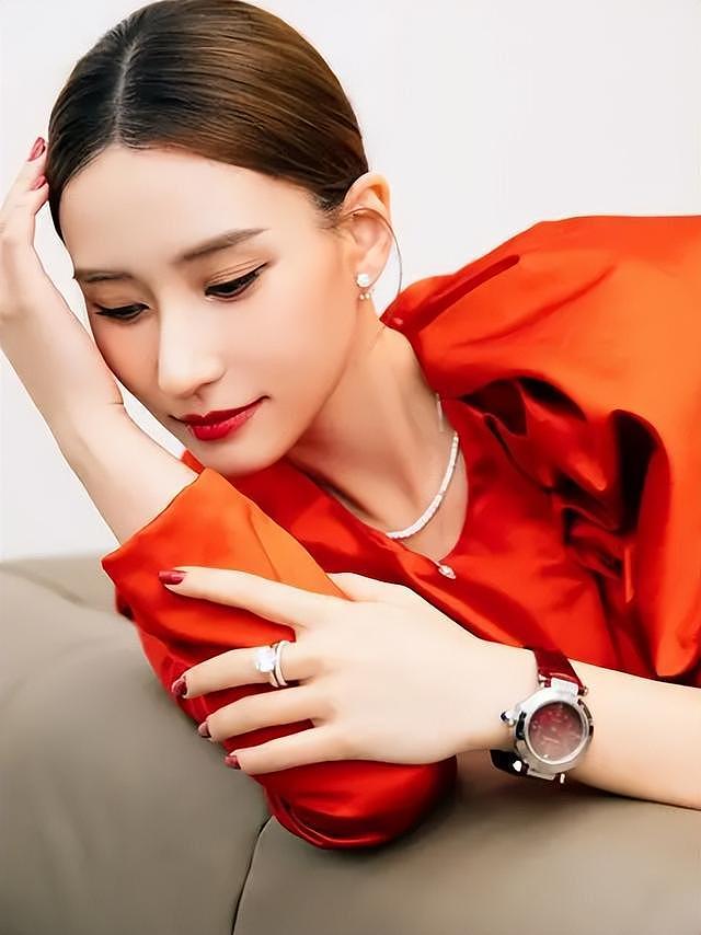 官媒发文，34岁何超莲再破天花板，让窦骁和整个豪门圈“沉默”了（组图） - 21