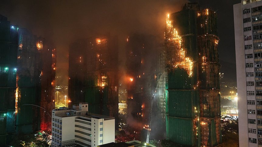 香港大埔火灾:港人自建“报平安”地图,绝望中寻找生还者(组图) - 7