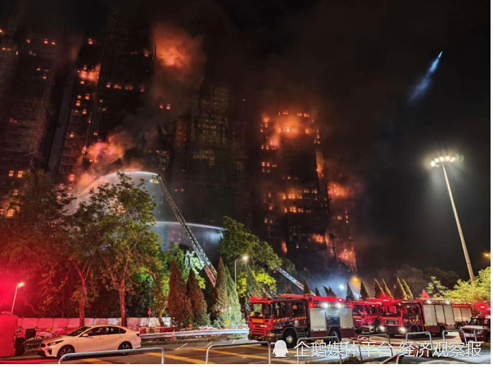 香港大埔大火已造成44人遇难,有老者称“住了几十年,没见过这么大的火”(组图) - 1