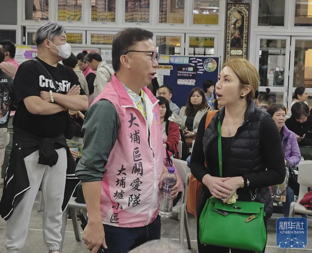 香港火灾已致44人遇难：一栋蔓延至七栋，预计救援将持续至黄昏（组图） - 19