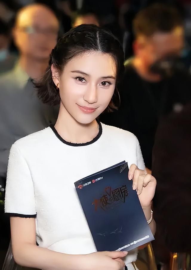 官媒发文，34岁何超莲再破天花板，让窦骁和整个豪门圈“沉默”了（组图） - 34